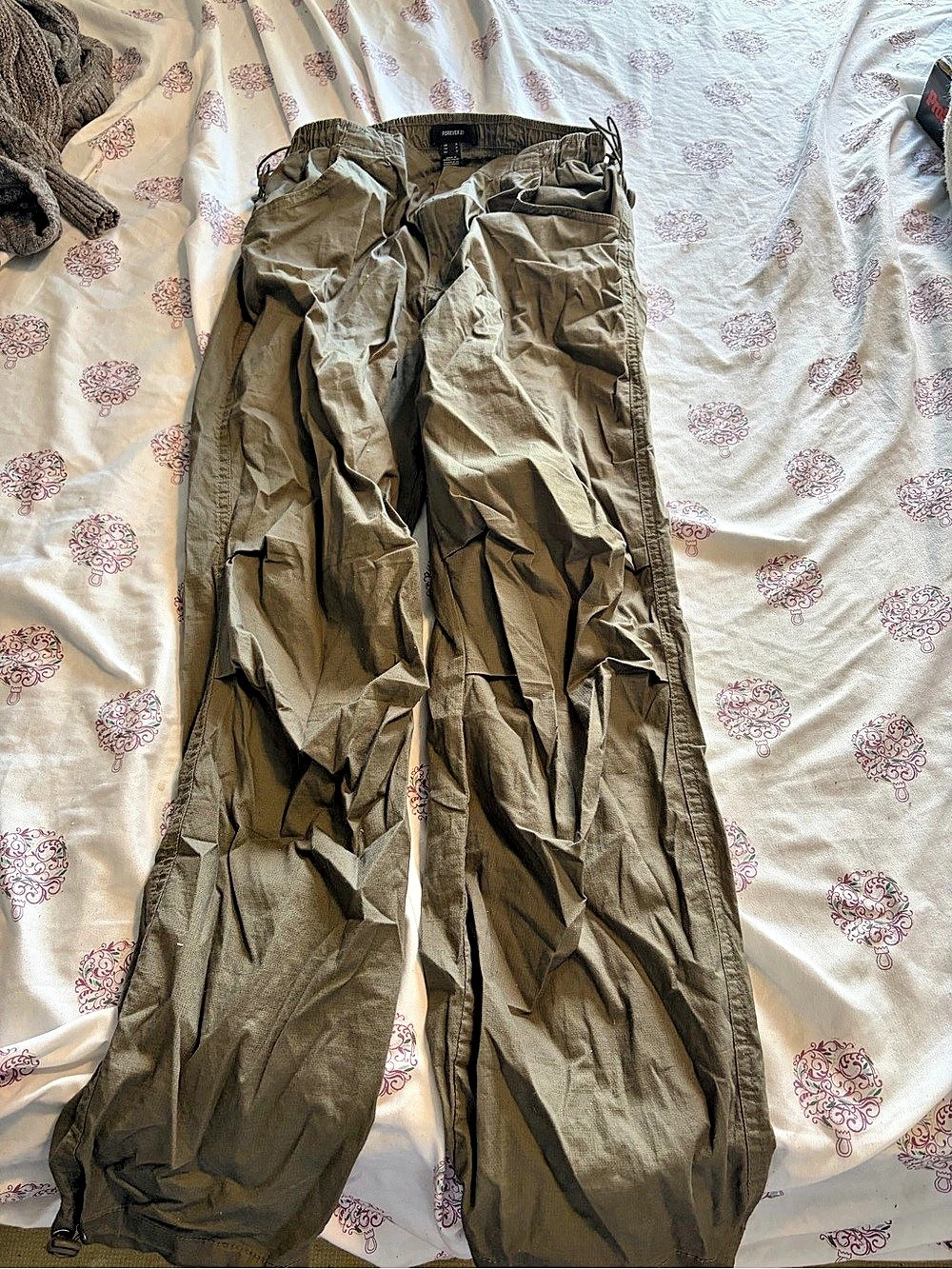 Forever 21 Cargo Trousers in Green Size Medium